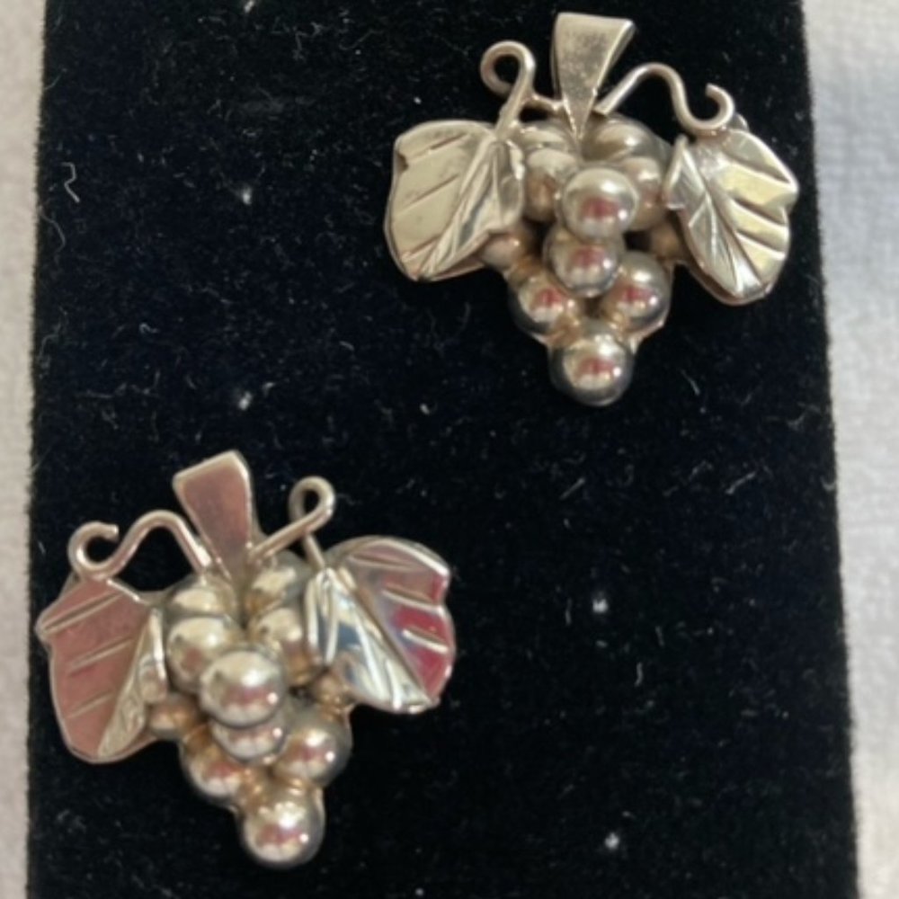 Mexican Silver Grape Cluster Earrings - Picture 3 of 5